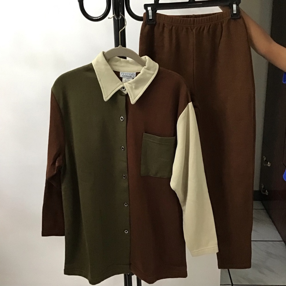 Pants Suit by Fashion Formulas (size runs larger)